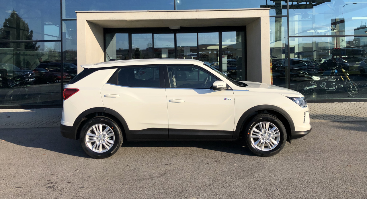 KGM Korando C313 MY24 CLUB SUV 1.5 e-XGi 006