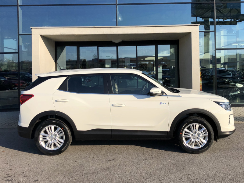 KGM Korando C313 MY24 CLUB SUV 1.5 e-XGi 006