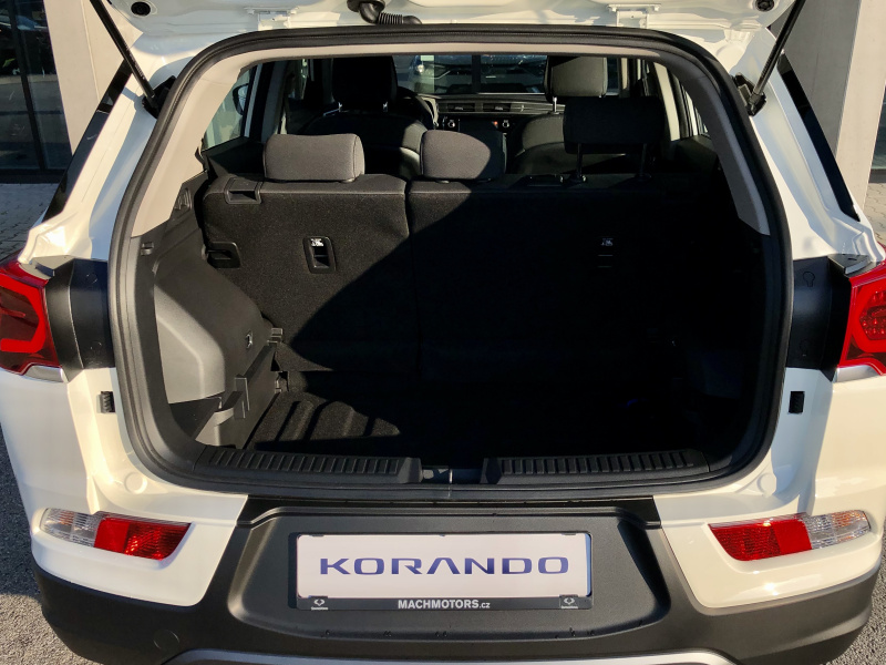 KGM Korando C313 MY24 CLUB SUV 1.5 e-XGi 006